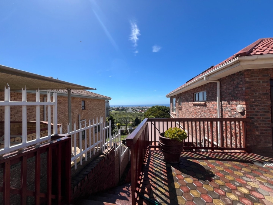 4 Bedroom Property for Sale in Hartenbos Heuwels Western Cape